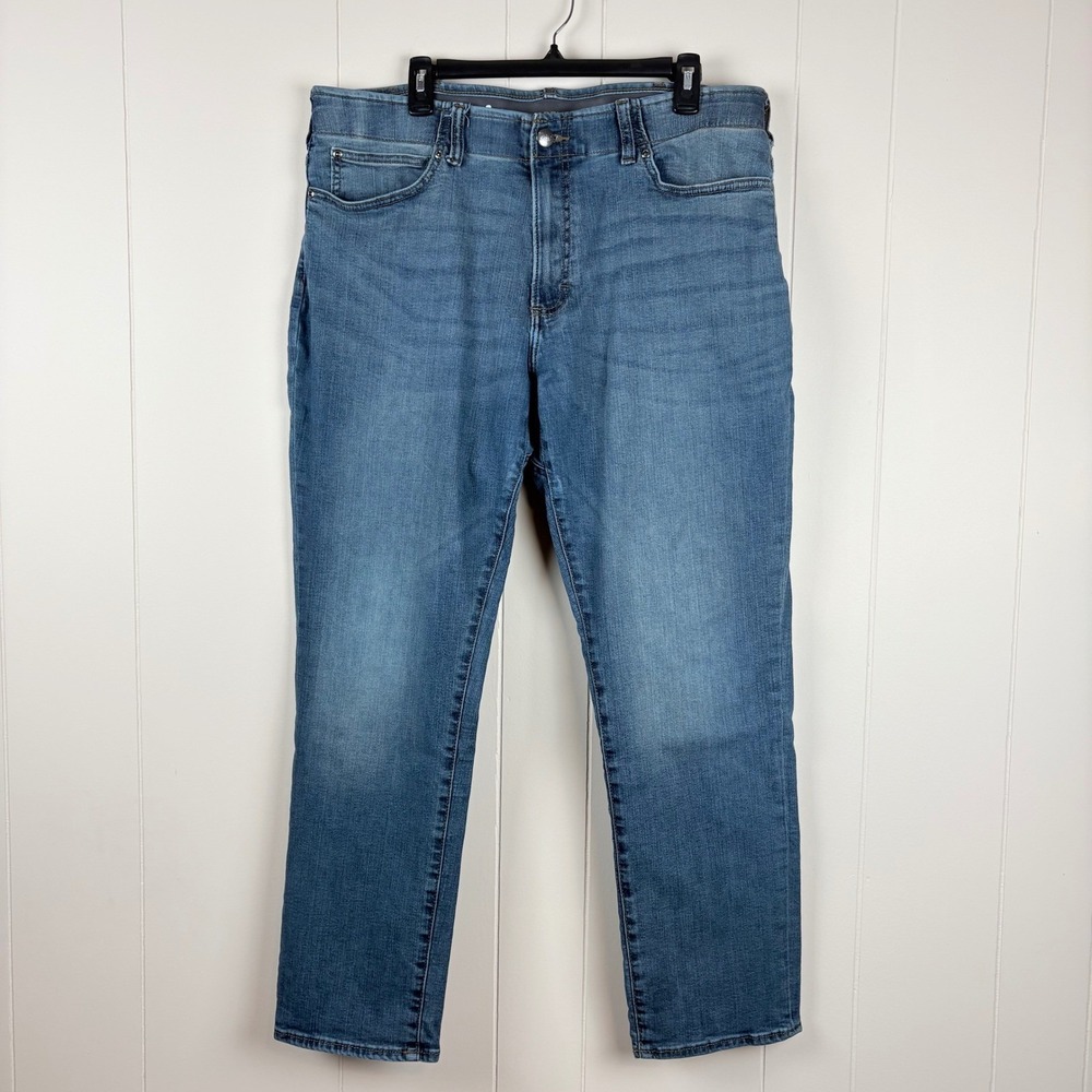 Lee Extreme Motion Straight Taper Jeans 38x32 Medium Wash Blue Stretch Denim